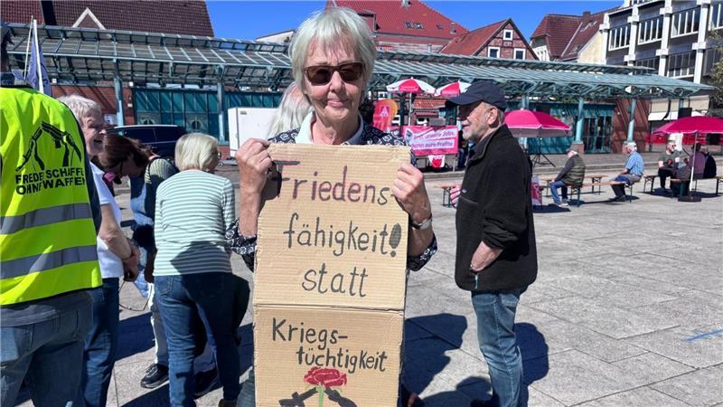 Annegret Sloot macht sich Sorgen um die zunehmende Aufrüstung.