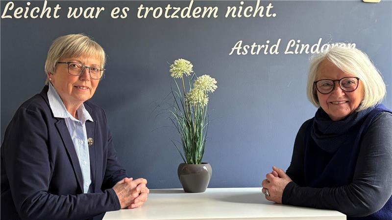 Annemarie Thieme (links) und Jutta Wagener von der Hospiz-Gruppe Stade sind ausgebildete Trauerbegleiterinnen.