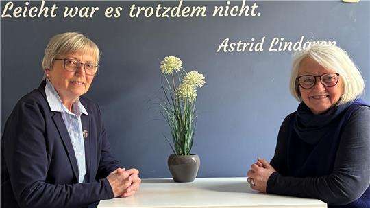 Annemarie Thieme (links) und Jutta Wagener von der Hospiz-Gruppe Stade sind ausgebildete Trauerbegleiterinnen.
