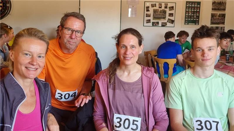 Annet Bremer, Udo Schlichting, Gesa Kirschbaum und Rob Bertram freuen sich über die interessanten Einblicke in die Arbeit am Set.