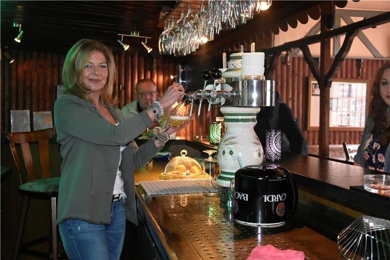 Annette Klar-Kern träumte schon als Kind davon, in einer Kneipe zu arbeiten. 2012 erfüllte sie sich ihren Traum. Fotos: Felsch