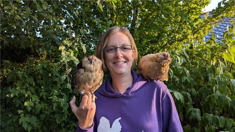 Große Freude mit kleinen Hühnern: Bei Annika Stelling gehören Bartzwerge zur Familie Annika Stelling aus Drochtersen.