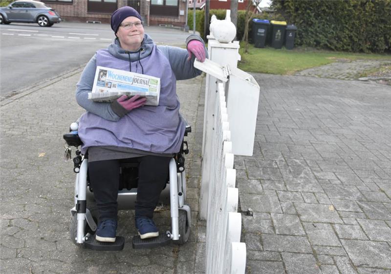 Annkathrin Behr bringt in Beckdorf pünktlich die Zeitung. Foto: Felsch