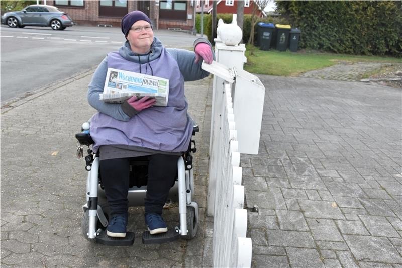 Annkathrin Behr bringt in Beckdorf pünktlich die Zeitung. Foto Felsch