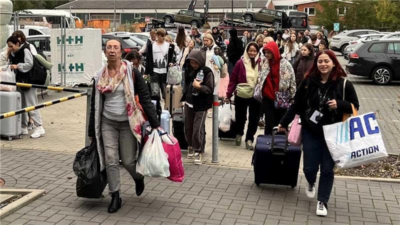 Herzlich willkommen: Kinder aus der Ukraine erholen sich in Stade Anreise am Sonnabendmorgen: Nach eineinhalb Tagen erreicht die Reisegruppe das Gästehaus des Technologiezentrums in Stade.