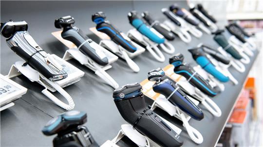 Ansprechpartner bei der Gewährleistung ist immer der Verkäufer, nicht der Hersteller des Produkts.