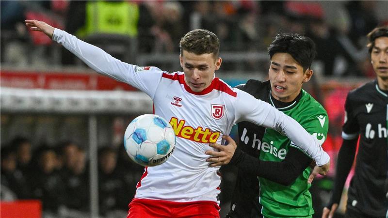 Anssi Suhonen (l) war zuletzt vom HSV an den SSV Jahn Regensburg verliehen.