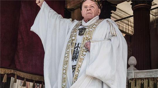 Anthony Hopkins als Kaiser Vespasian .