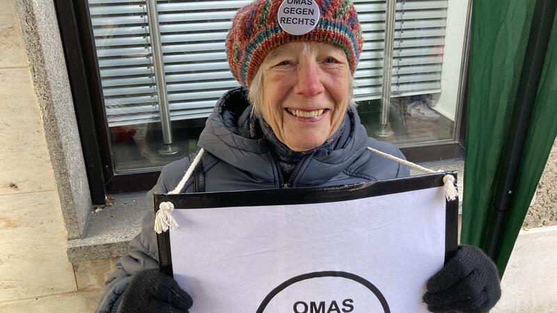 Antje Ghosh von den Omas gegen Rechts will Björn Höcke das Handwerk legen.