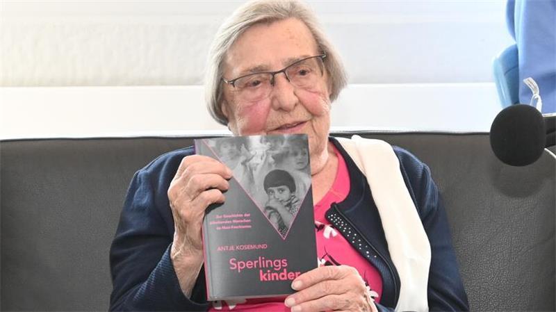 Antje Kosemund wurde für ihr Engagement im Jahr 2013 mit dem Bundesverdienstkreuz ausgezeichnet, ihre Familiengeschichte gibt es auch als Buch.