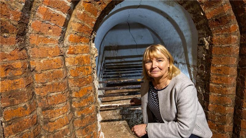 Jevers Rätsel um Fräulein Maria – Forscher öffnen alte Gruft Antje Sander, Leiterin des Schlossmuseums Jever, nimmt an, dass es sich bei der Gruft um ein Familiengrab handeln könnte.