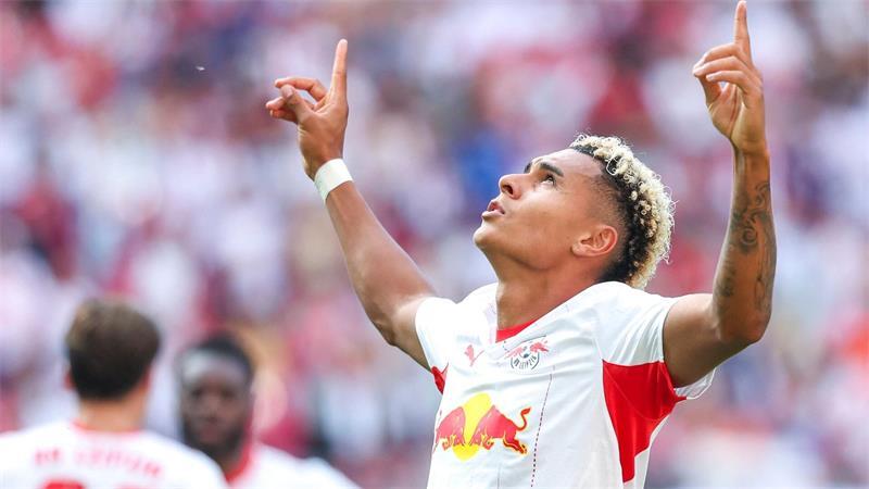 Traumdebüt für Demichelis als RB-Trainer: 3:0 gegen Gladbach Antonio Nusa (RB Leipzig) jubelt nach seinem Traumtor.