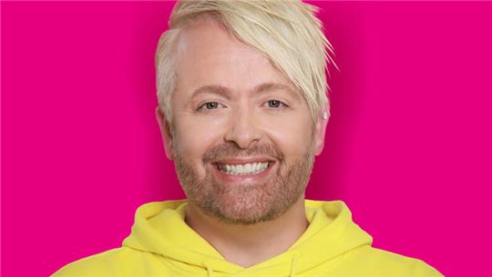 Antony Ross will mit weiteren Schlagerkünstlern Stimmung ins Stadeum bringen.