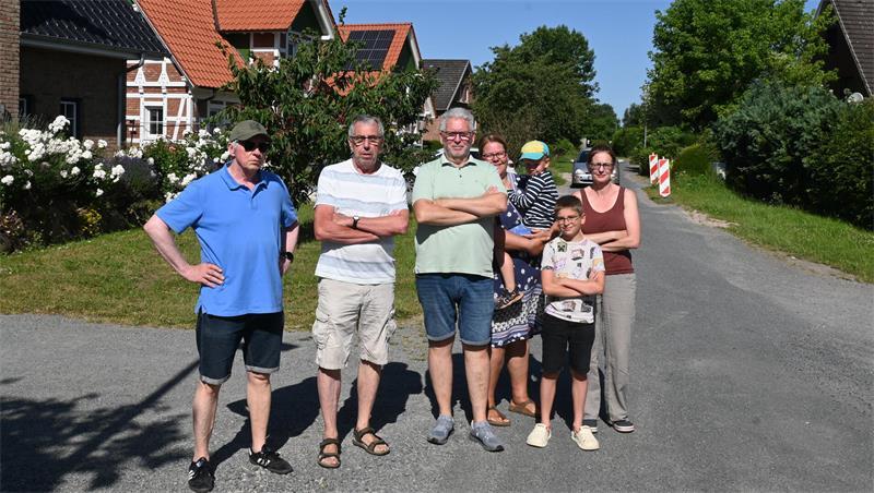 Anwohner der Hinterstraße in Hollern-Twielenfleth sind in Sorge. Sie fürchten aufgrund der starken Bebauung um die Verkehrssicherheit.
