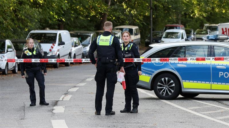 Bombe in Hamburg entschärft - Sperrmaßnahmen aufgehoben Anwohner im Sperrradius von 400 Metern um die Fundstelle müssen ihre Wohnungen verlassen.