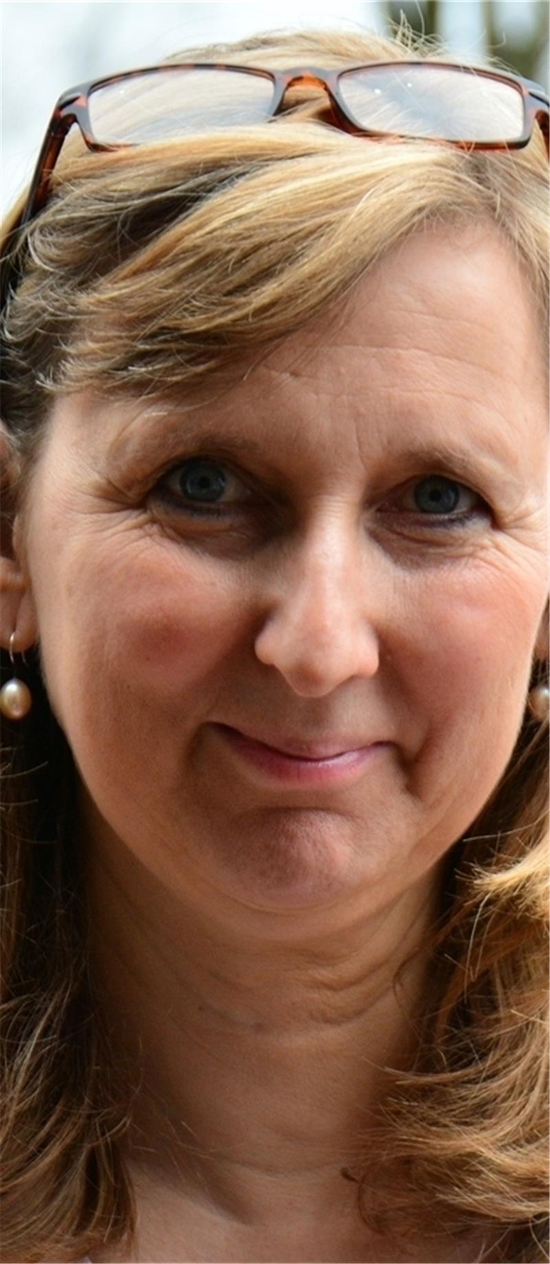 Anwohnerin Gabriele Ruppert freut sich über die junge Nachbarschaft.