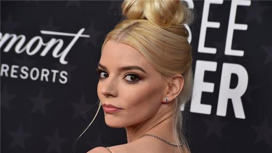 Anya Taylor-Joy spielt die Hauptrolle im neuen Actionfilm „Furiosa: A Mad Max Saga“.