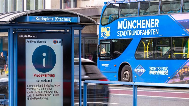 Anzeigetafeln sind Teil des sogenannten Warnmittel-Mix, der sicherstellen soll, dass möglichst jeder eine Warnung erhält.