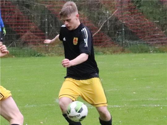 Apensens Mike Bellmann wurde im Spitzenspiel gegen Ahlerstedt/Ottendorf III eingewechselt und traf zum 1:0. Foto: Brunsch (Archiv)