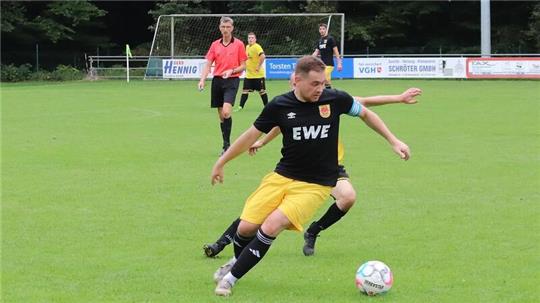 Apensens Niklas Albers hatte mit vier Torvorlagen großen Anteil am 4:4 seiner Mannschaft gegen den Kreisliga-Absteiger TuS Jork, der bereits mit 4:1 geführt hatte.