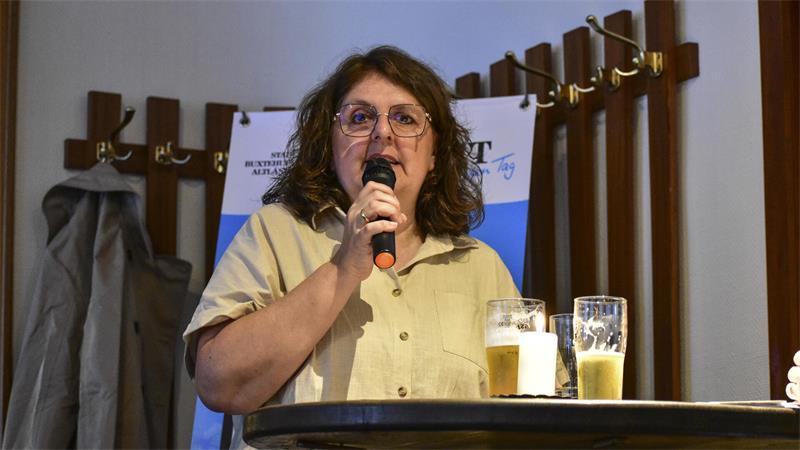 Apensens neue Samtgemeindebürgermeisterin und Nachfolgerin von Petra Beckmann-Frelock: Tanja von der Bey - hier beim TAGEBLATT-Kneipengespräch in Sauensiek.