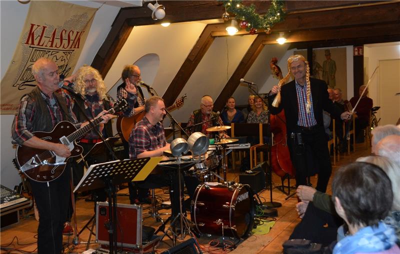 Appeldwatsch präsentierte am Sonntagabend  traditionelles plattdeutsches Liedgut.