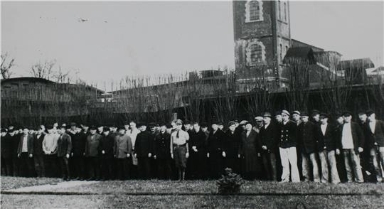 Appell in der Lederfabrik an der Bleicherstraße: Auch hier mussten Zwangsarbeiter und Kriegsgefangene arbeiten.