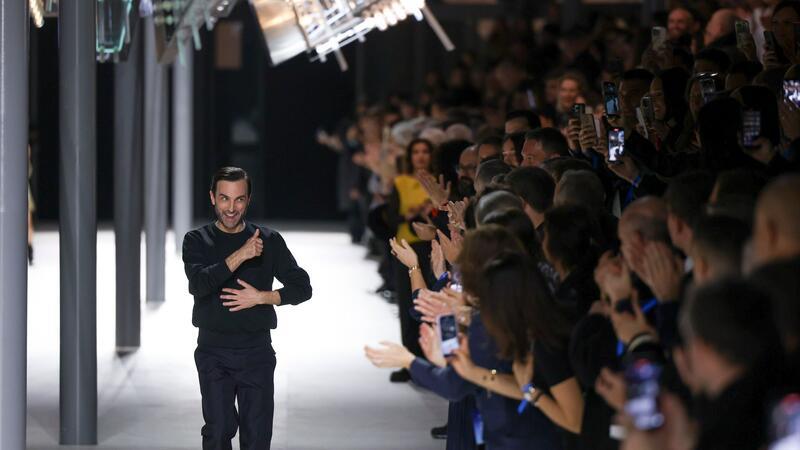 Applaus für Nicolas Ghesquière nach der Show.
