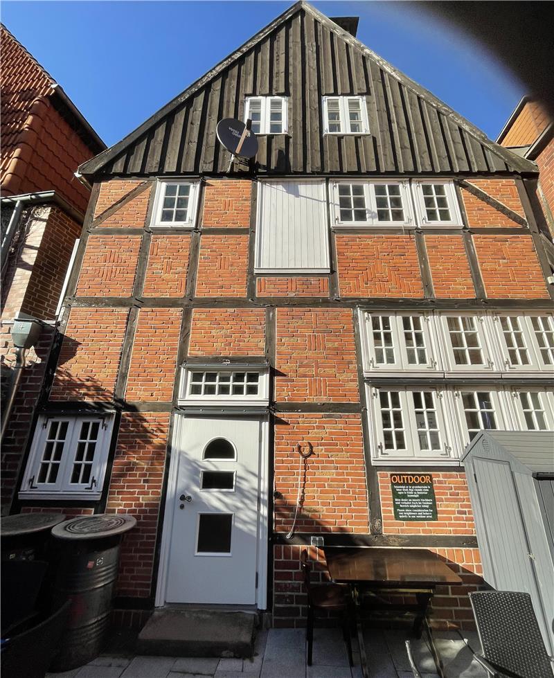 Arbeiten an Fach- und Mauerwerk: Die rückwärtige Fassade des denkmalgeschützten Fuhrmannshauses ist sanierungsbedürftig.