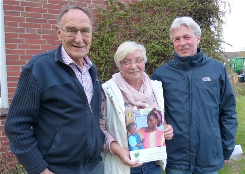 Kinderhilfe Senegal setzt Arbeit fort Arbeiten gut zusammen (von links): Christian Paul, Angelika Loock und Raimund Grosser. Foto Eidtmann