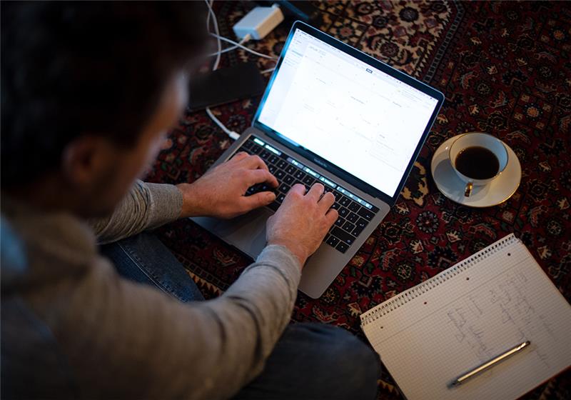 Homeoffice-Pflicht läuft aus: Was sich ab dem 20. März ändert Arbeiten im Homeoffice – von vielen Arbeitnehmern gerne genutzt. Aber am 20. März soll voraussichtlich damit wieder Schluss sein, denn dann müssen die Arbeitgeber kein Homeoffice mehr anbieten. Schuldt/dpa