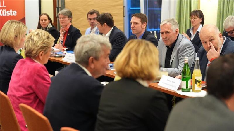 Pilotabschluss für Metall-Tarife steht Arbeitgeber und die Gewerkschaft IG Metall haben sich auf einen Tarifabschluss für die deutsche Metall- und Elektroindustrie verständigt.