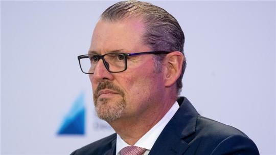 Arbeitgeberpräsident Rainer Dulger warnt vor einem Loch in der Rentenkasse.