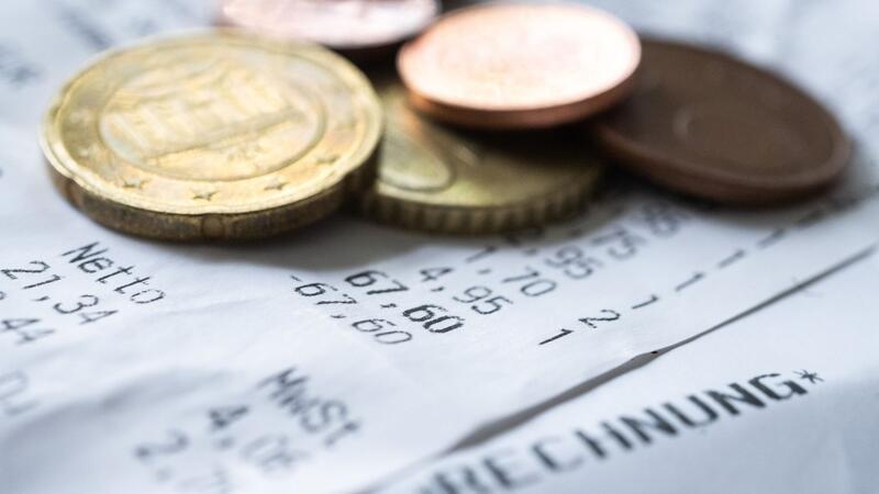 Preise in der EU steigen schneller als die Löhne Arbeitnehmer in der EU mussten auch 2023 einen Verlust an Kaufkraft hinnehmen.