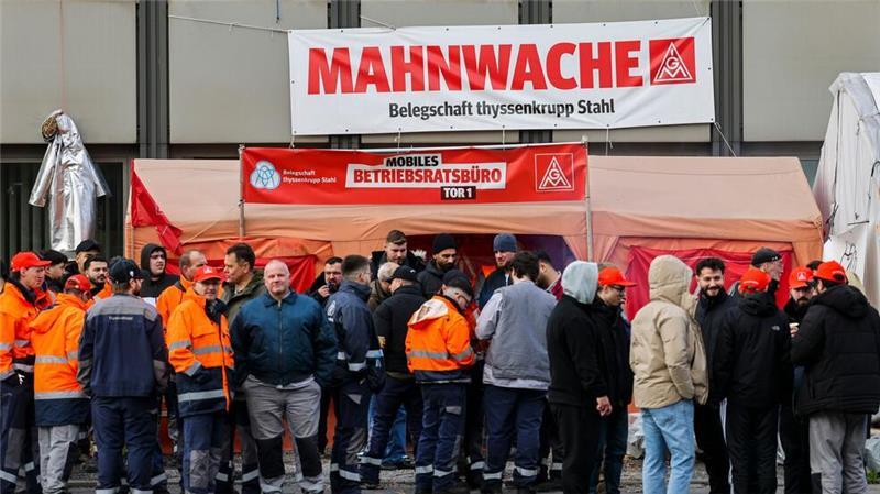 IG Metall droht mit „kreativem Ärger“ gegen Stahl-Jobabbau Arbeitnehmervertreter wollen die Stellenstreichungen nicht akzeptieren. (Archivbild)