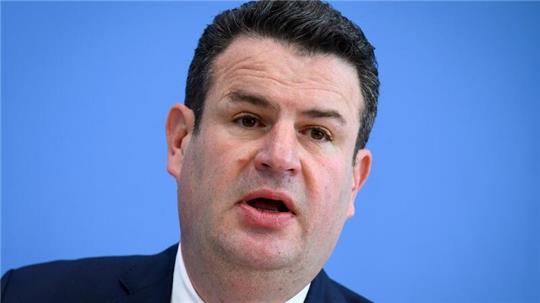 Arbeitsminister Hubertus Heil informierte in der Bundespressekonferenz über geplante Maßnahmen zur Arbeitsmarktintegration.