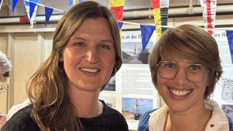 Ariane Hauschildt (links) wünscht sich mehr Barrierefreiheit in der City. Kerstin Schneider hofft auf mehr Mutige, die sich in der Innenstadt selbstständig machen.
