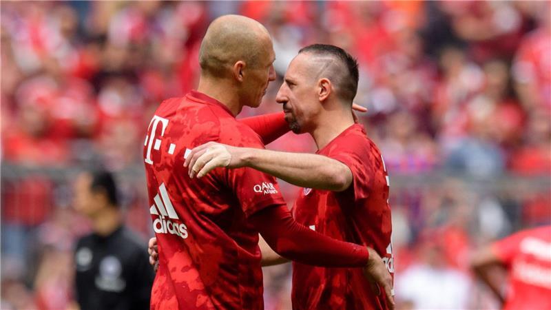 Arjen Robben (l) und Franck Ribéry prägten eine Epoche beim FC Bayern.