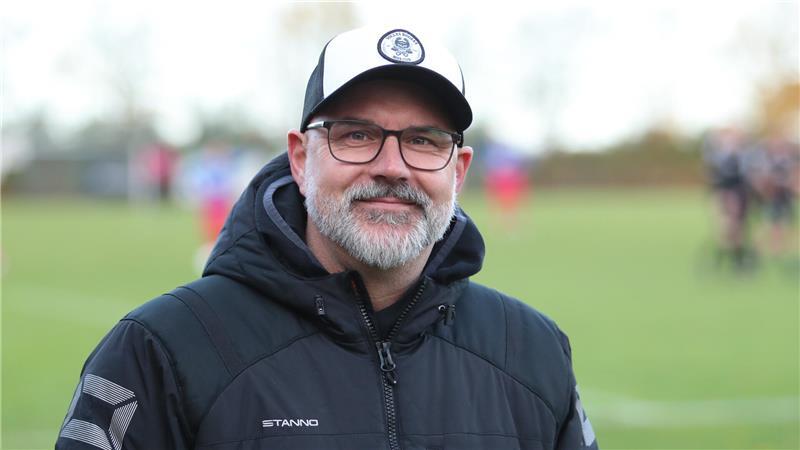 Spieler, Trainer, Urgestein: Hees ist „der Zidane von Oste/Oldendorf“ Arne Hees' Bruder Thorsten ist zehn Jahre älter und trainiert die U19 bei der JSG Osteland.