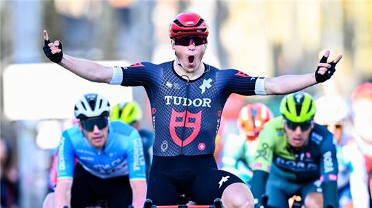 Arvid de Kleijn vom zweitklassigen Tudor-Team gewann die zweite Etappe von Paris-Nizza.