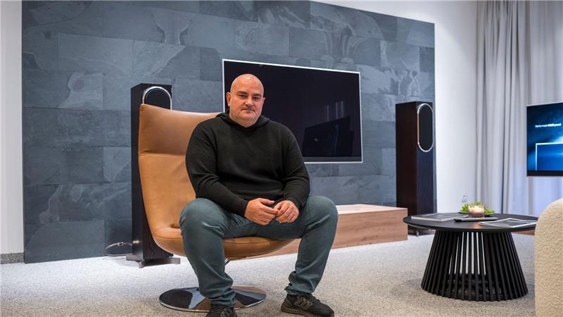 Wie sich der TV-Gerätehersteller Loewe neu aufstellt Aslan Khabliev übernahm Loewe 2019.