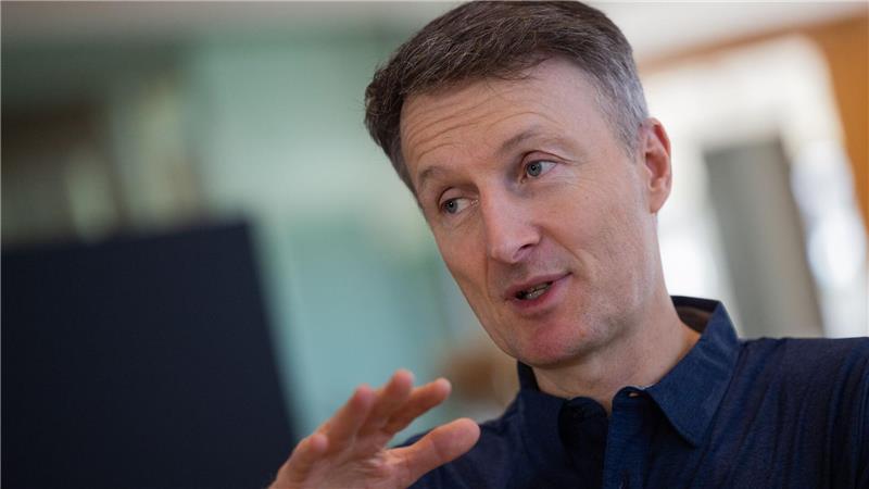 Als es Matthias Maurer mulmig wurde Astronaut Matthias Maurer berichtet in Bonn über eine gefährliche Begegnung der Internationalen Raumstation ISS mit Weltraumschrott.