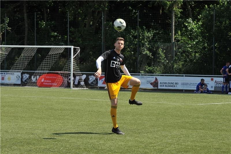 Atdhe Ramuka, debütierte als 18-Jähriger im Tor beim VfL Stade in der Landesliga-saison 2011/12. Nun war der 29-Jährige jahrelang als Feldspieler aktiv und soll den Abgang des Torhüters Fabian Klinkmann beim VfL Güldenstern kompensieren. Foto: Scholz