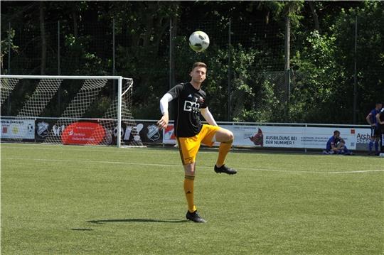 Atdhe Ramuka, debütierte als 18-Jähriger im Tor beim VfL Stade in der Landesliga-saison 2011/12. Nun war der 29-Jährige jahrelang als Feldspieler aktiv und soll den Abgang des Torhüters Fabian Klinkmann beim VfL Güldenstern kompensieren. Foto: Scholz