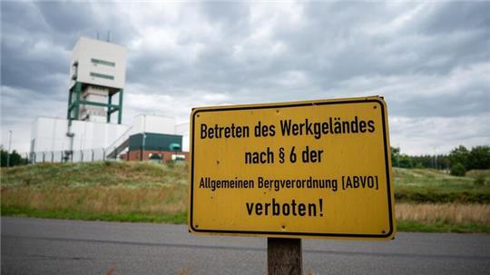 Atomkraftgegner befürchten, dass in Gorleben länger Atommüll gelagert wird als angekündigt. (Archivbild)