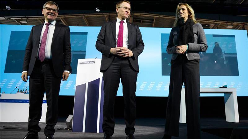 Auch Außenminister Johann Wadephul (CDU, links) und Bundesbildungsministerin Karin Prien (CDU) sind in Neumünster dabei.