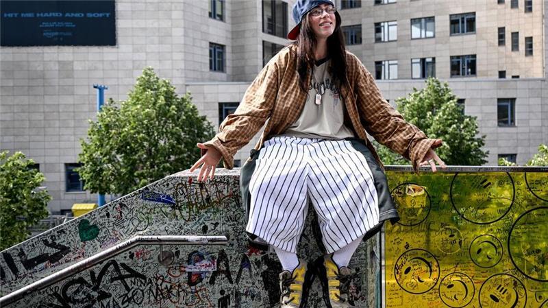 Auch Billie Eilish trägt gern weiße Socken. (Archivbild)