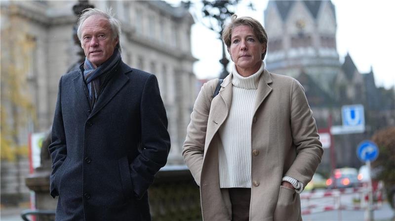 Neue Ehefrau im Block-Prozess: „Hier lügt jemand“ Auch Blocks Lebensgefährte, der Ex-Sportmoderator Gerhard Delling, ist angeklagt.