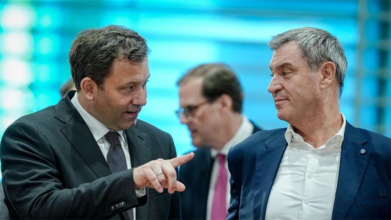 Bund und Länder einigen sich auf Finanzreform und Justizpakt Auch Bundesfinanzminister Lars Klingbeil und Bayerns Ministerpräsident Markus Söder waren bei dem Treffen dabei.