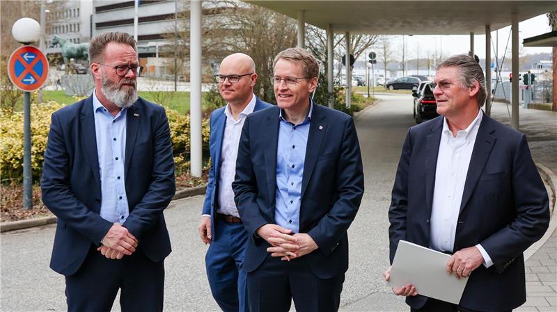 Auch Energieminister Tobias Goldschmidt (zweiter von links, Grüne) war bei dem Gespräch dabei.